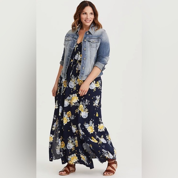 Torrid DISTRESSED JEAN JACKET Size 3 - Picture 2 of 12